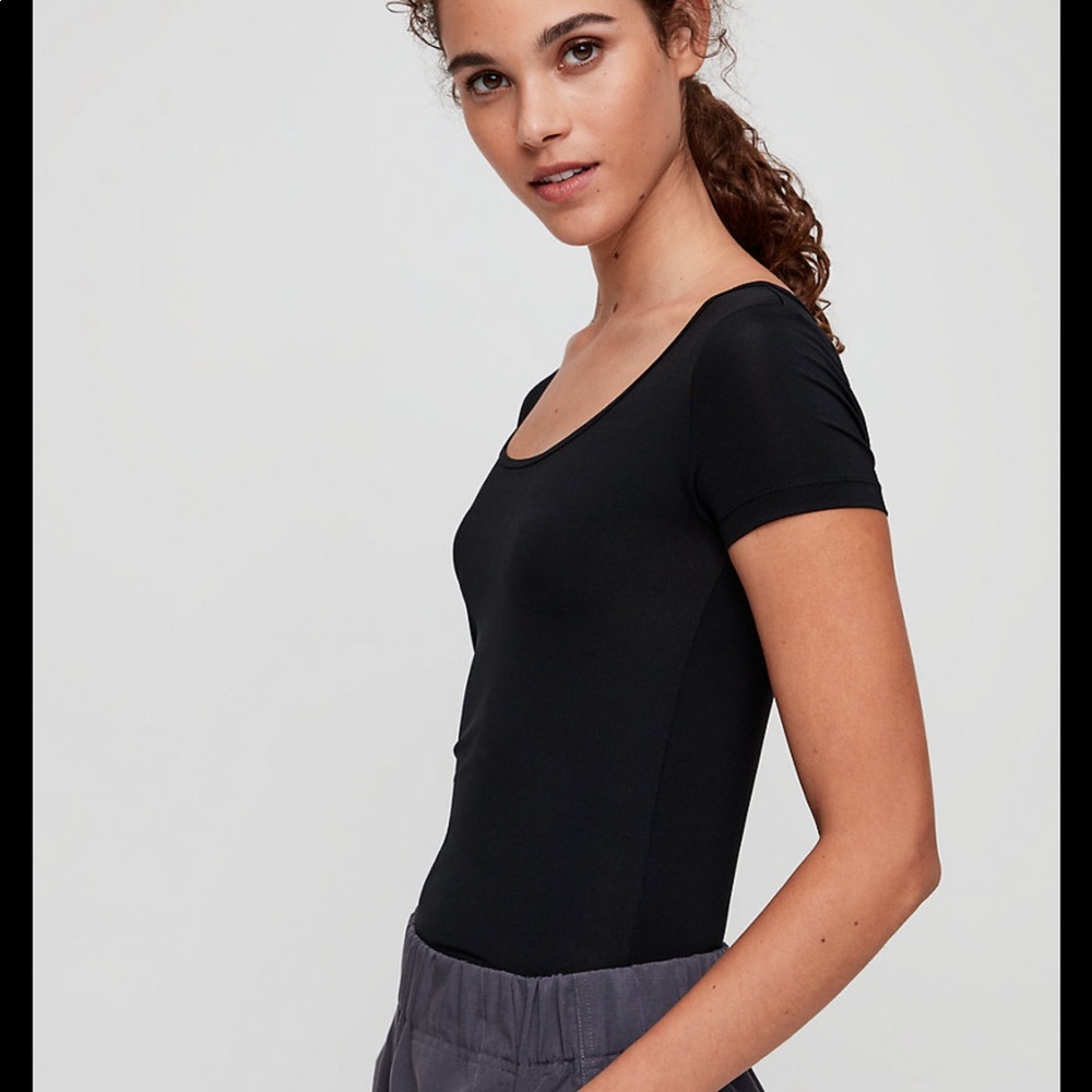 Aritzia Group by Babaton T-Shirt- Black- Size XXS